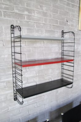 Tomado A.Dekker boekenrek zwart rood grijs metalen planken