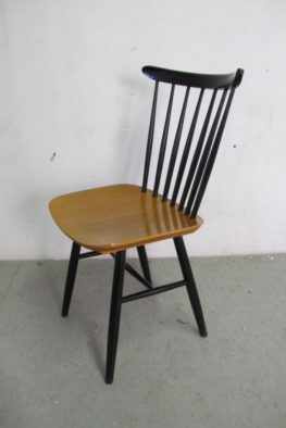 Diverse Deense Tapiovaara Nesto Pastoe jaren 60 teakhouten spijlen stoelen