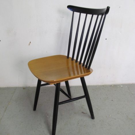 Diverse Deense Tapiovaara Nesto Pastoe jaren 60 teakhouten spijlen stoelen