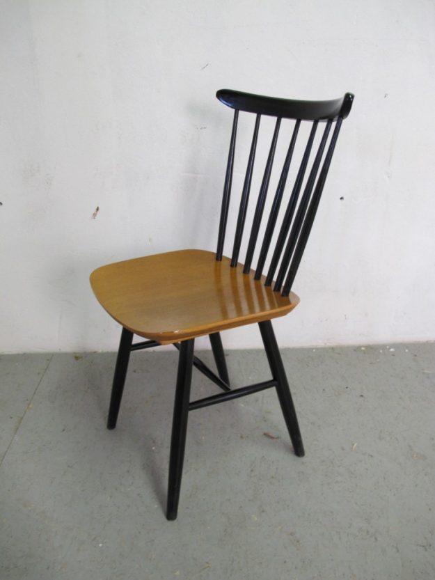 Diverse Deense Tapiovaara Nesto Pastoe jaren 60 teakhouten spijlen stoelen