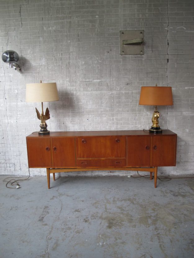 Dressoir low board Deens Pastoe stijl jaren 60 warm teakhout dressoir