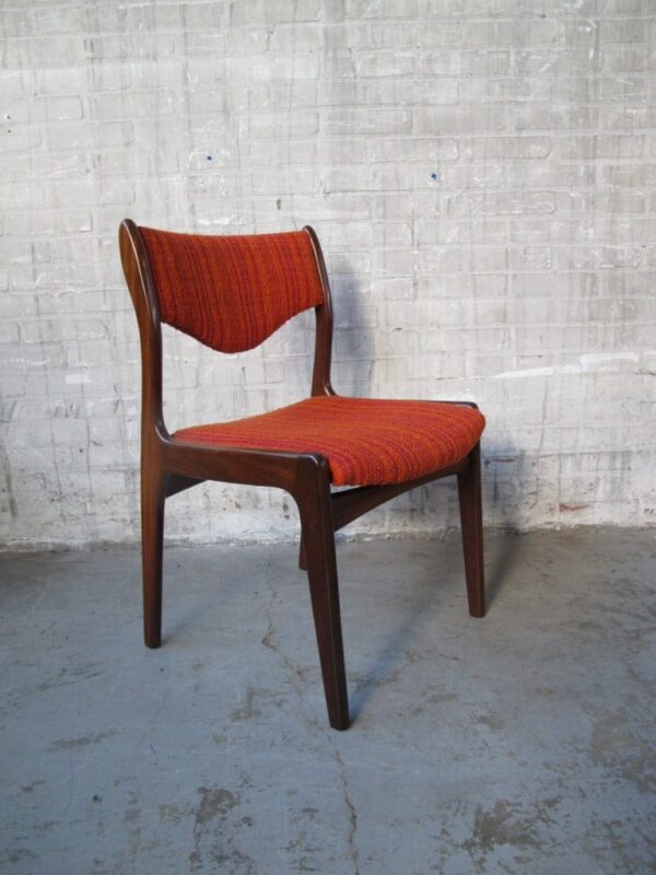 Vier Johannes Andersen stoelen Deens design Mahjong Vlaardingen