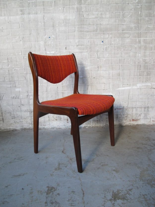 Vier Johannes Andersen stoelen Deens design Mahjong Vlaardingen