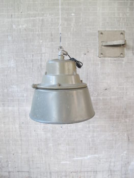 Grote mooie industriële fabriek lampen groot stoer jaren 60