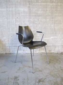 stoelen kartell maui vico magistretti italie kusntof