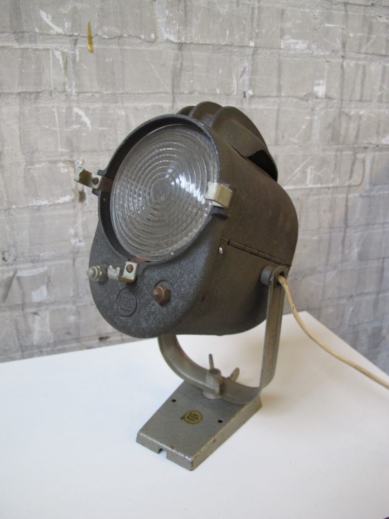 Verraad Vermindering stopcontact Lamp industriële Lita Theater spot uit jaren 60 Frankrijk - Tweedehands  Kopen bij Tussen Cor & Kitsch