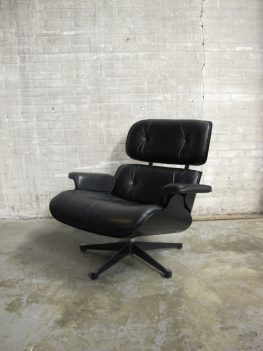 black lounge chair 2001