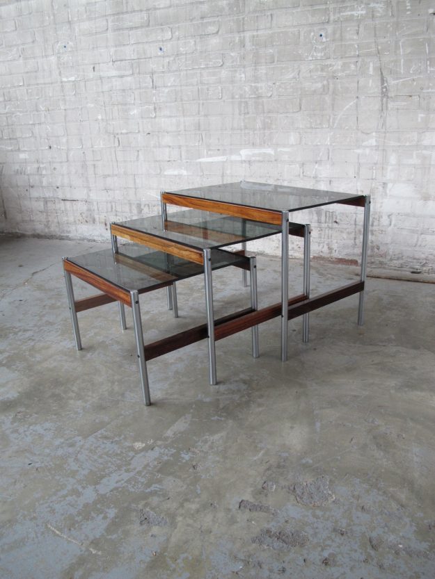 Miniset nesting tables