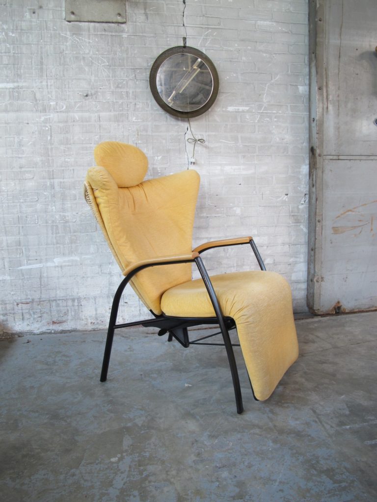 Interpunctie wenselijk Herstellen Italiaanse relax fauteuil - Tweedehands Kopen bij Tussen Cor & Kitsch
