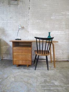 Jaren 50 houten bureau