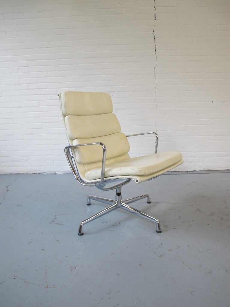 kiem ethiek droefheid Fauteuil originele Lounge Chair van Charles and Ray Eames EA 216 soft pad -  Tweedehands Kopen bij Tussen Cor & Kitsch