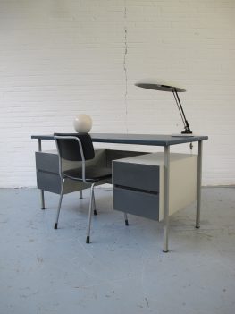 Bureau 3803 A.R. Cordemeijer voor Gispen industrieel vintage midsentury cordemeijer voor gispen industrieel bureau