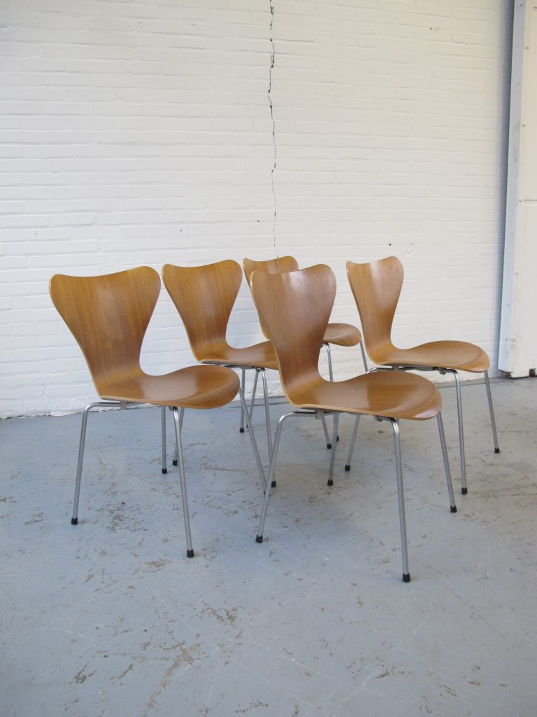 stoel vlinderstoelen Arne Jacobsen voor Fritz Hansen midsentury vintage