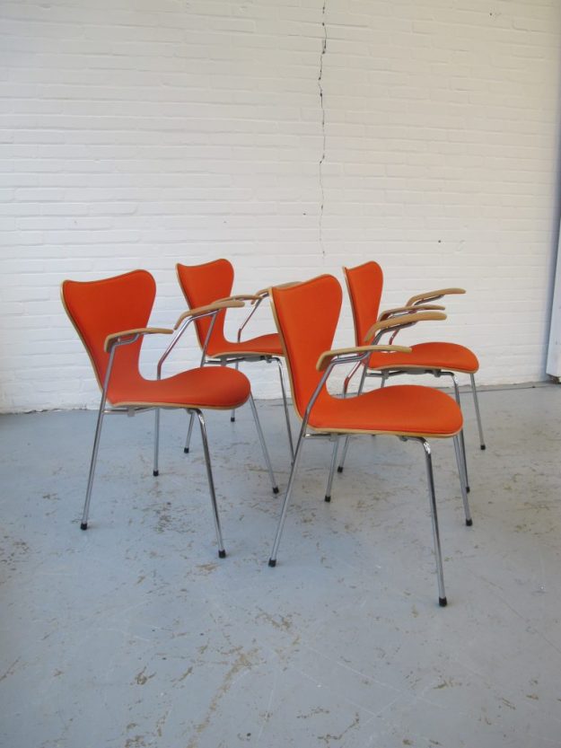 stoel vlinderstoelen Arne Jacobsen voor Fritz Hansen midsentury vintage