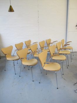 stoel vlinderstoelen Arne Jacobsen voor Fritz Hansen midsentury vintage