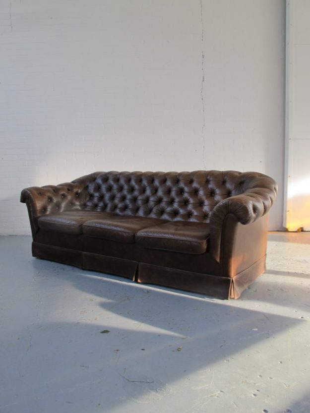 Bank Originele Engelse Chesterfield stijl bankstel Midsentury vintage