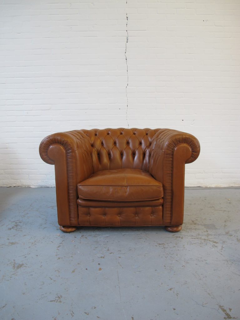 Vintage midcentury fauteuil chesterfield springvale