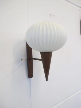 Philips Louis Kalff wandlamp jaren 60 teakhout midsentury vintage