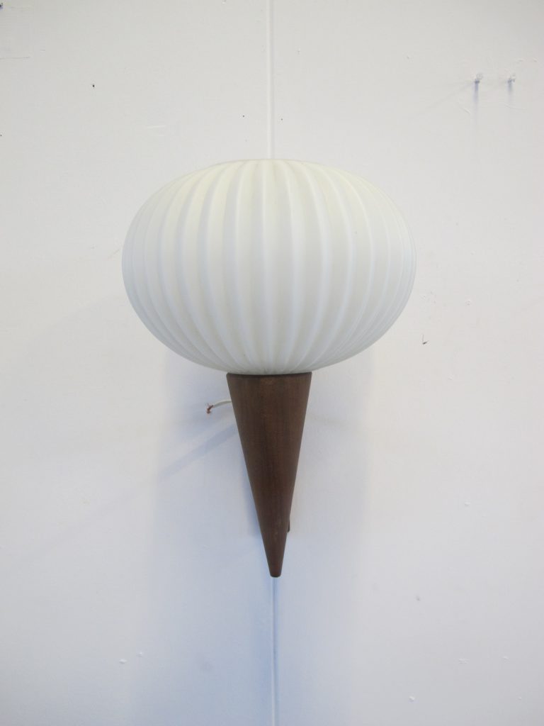 Schitterende lamp Philips Louis Kalff wandlamp uit de jaren 50 ... Schitterende lamp Philips Louis Kalff wandlamp uit de jaren 50 ...