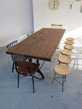 Industriële metalen massief houten tafel vintage midsentury