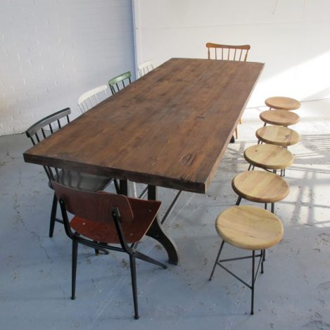 Industriële metalen massief houten tafel vintage midsentury
