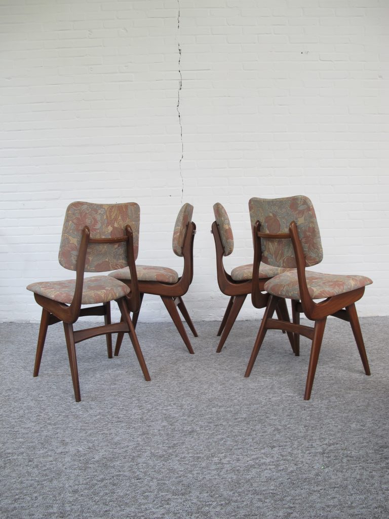Stoel vier Louis Teeffelen WéBé teakhouten stoelen jaren - Tweedehands Kopen bij Tussen Cor & Kitsch