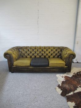 Originele Engelse Chesterfield banken en fauteuils vintage midcentury