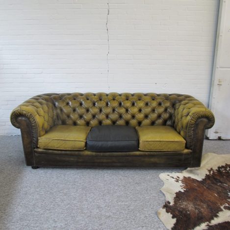 Originele Engelse Chesterfield banken en fauteuils vintage midcentury