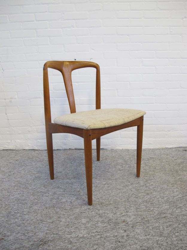 Stoel Juliana Johannes Andersen Uldum teakhout stoelen vintage midcentuy