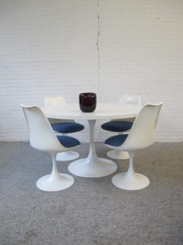 Eethoek Pastoe Eero Saarinen Knoll Tulip tafel Stoelen vintage midcentury