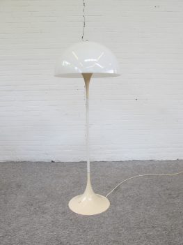 Louis Poulsen Panthella lamp vloerlamp Verner Panton vintage midcentury