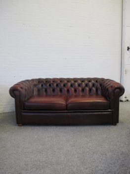 Salvale oxblood Chesterfield sofa bank vintage midcentury