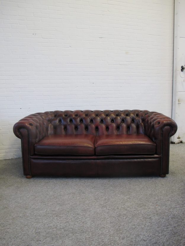 Salvale oxblood Chesterfield sofa bank vintage midcentury