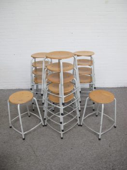 kruk stool Ahrend de Cirkel schoolkrukken tekenkrukken vintage midcentury