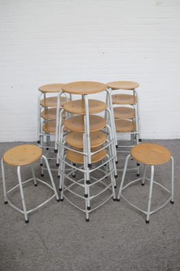 kruk stool Ahrend de Cirkel schoolkrukken tekenkrukken vintage midcentury