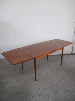 Tafel teakhouten Deens uitschuiftafel Danish extendable table Niels Moller vintage midcentury