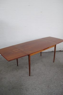 Tafel teakhouten Deens uitschuiftafel Danish extendable table Niels Moller vintage midcentury