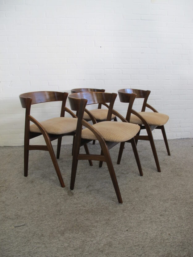 Stoel Dyrlund a/s Smith furniture stoelen dining chairs midcentury vintage