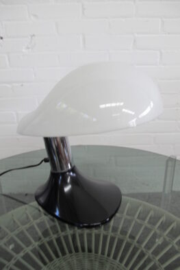 Harvey Guzzini Cobra Space Age tafellamp table lamp vintage midcentury
