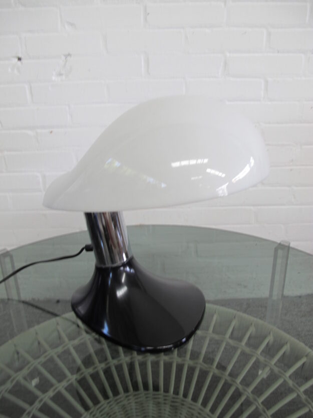 Harvey Guzzini Cobra Space Age tafellamp table lamp vintage midcentury